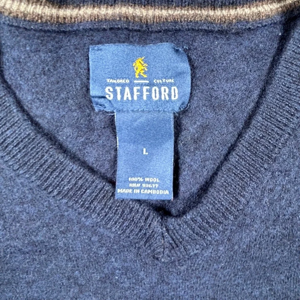 Stafford Mens Navy Blue 100%‎ Wool V-Neck Sweater Size Large 1423